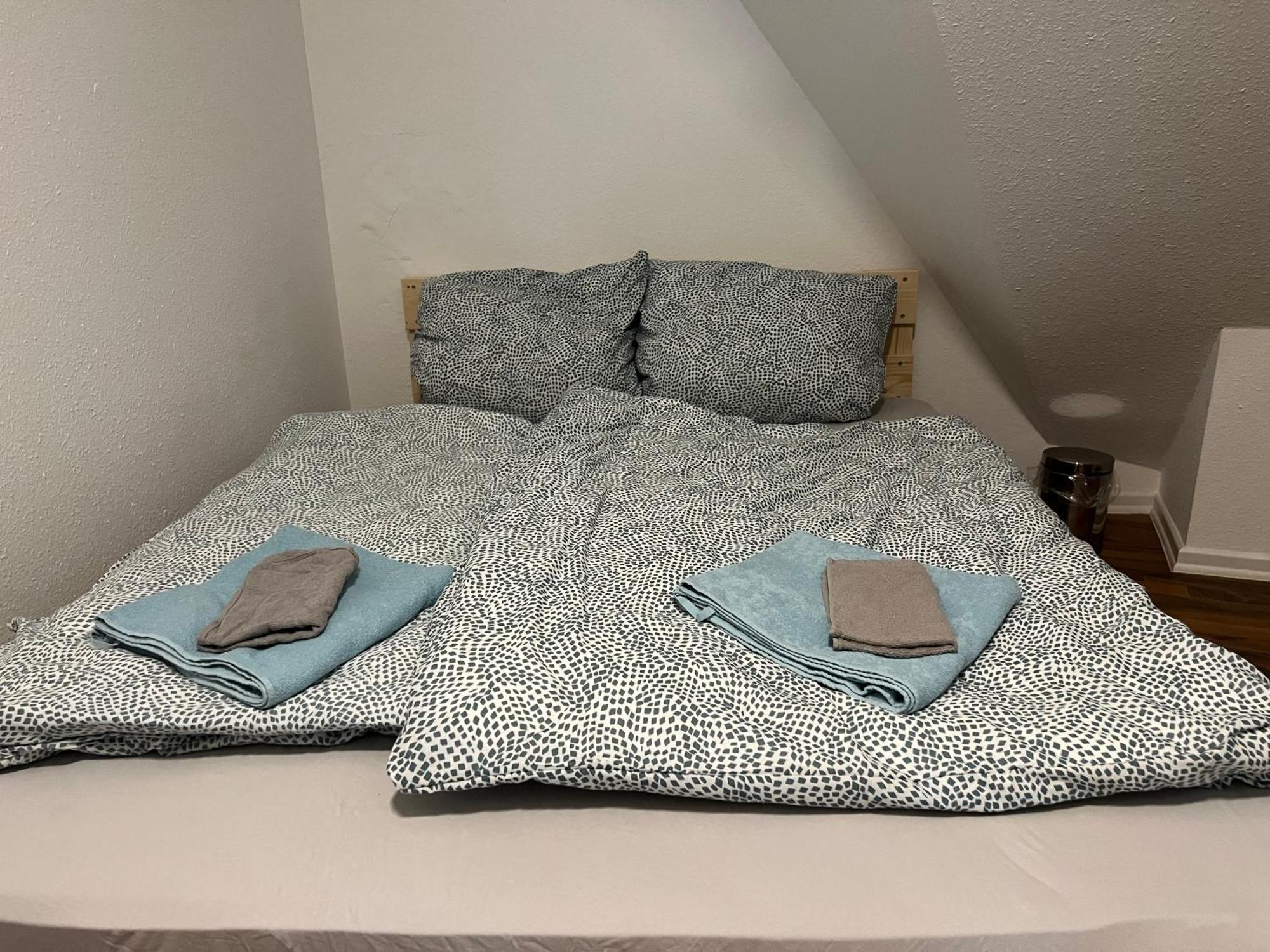 Privat-zimmer - Ohne Fenster - Homestay